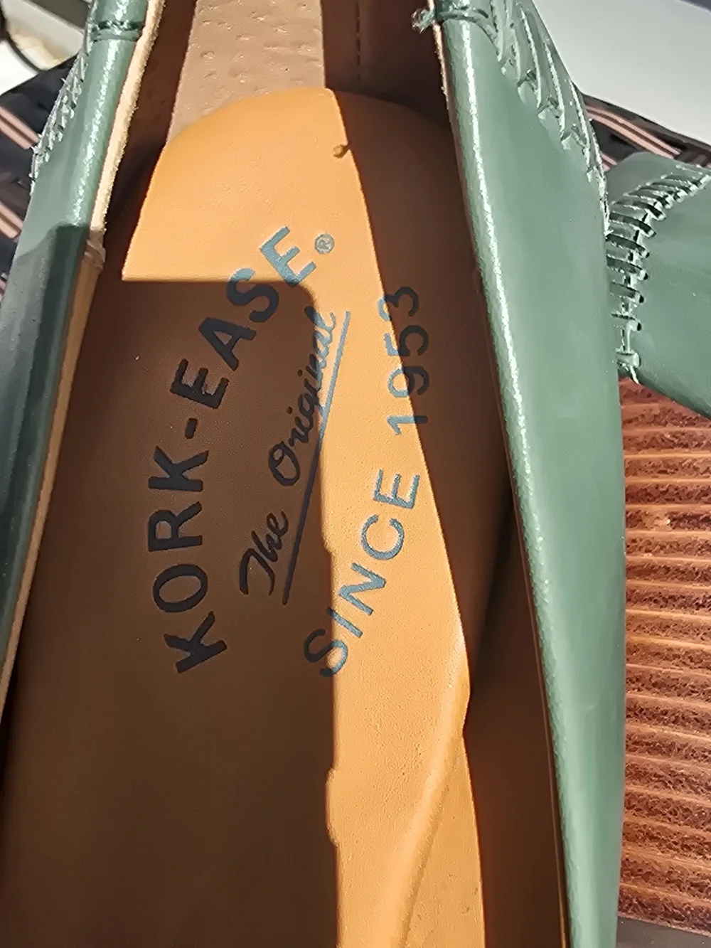 Kork-Ease Green Leather Round-Toe Wedge Pumps - Picture 12 of 16